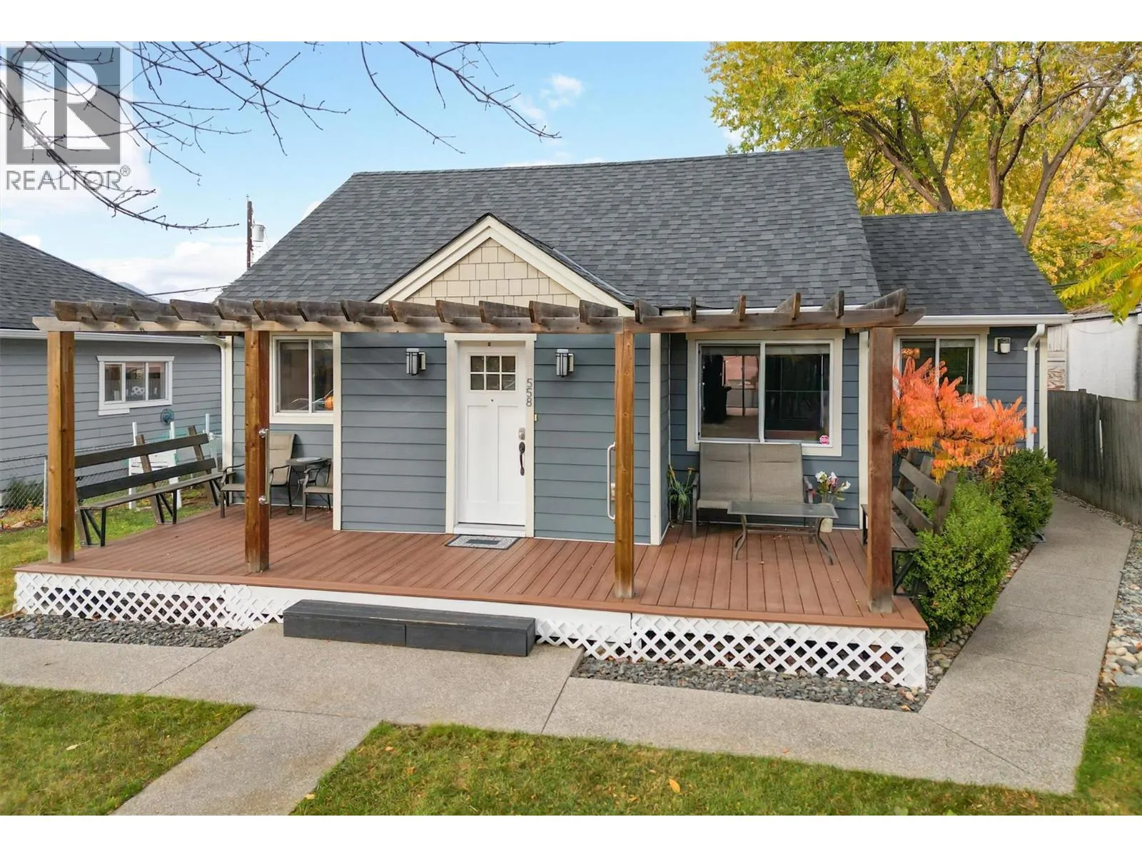 House for rent: 558-560 Cambridge Avenue, Kelowna, British Columbia V1Y 7M3