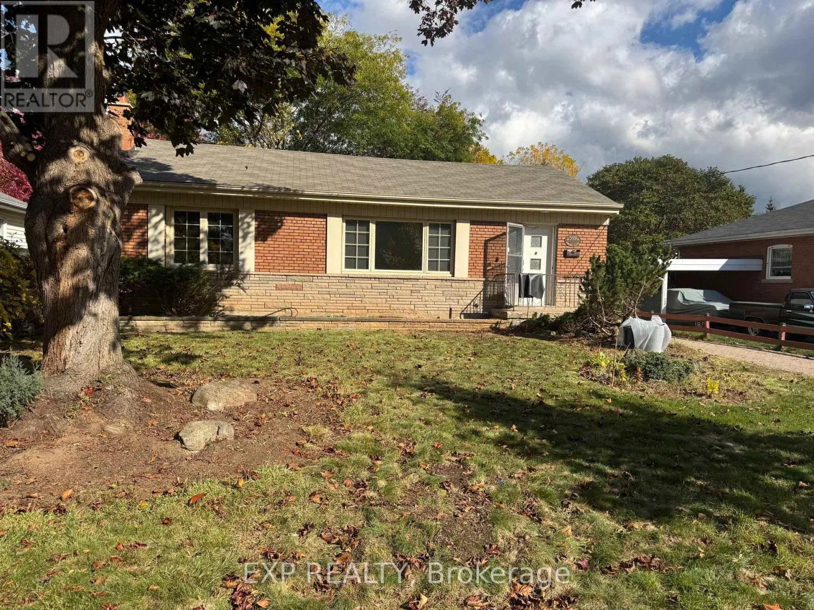 House for rent: 559 Drury Lane, Burlington, Ontario L7R 2X3