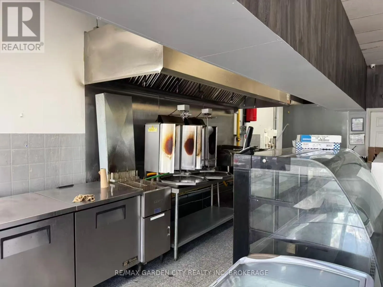 5&6 - 595 Carlton Street, St. Catharines, Ontario L2M 4Y2