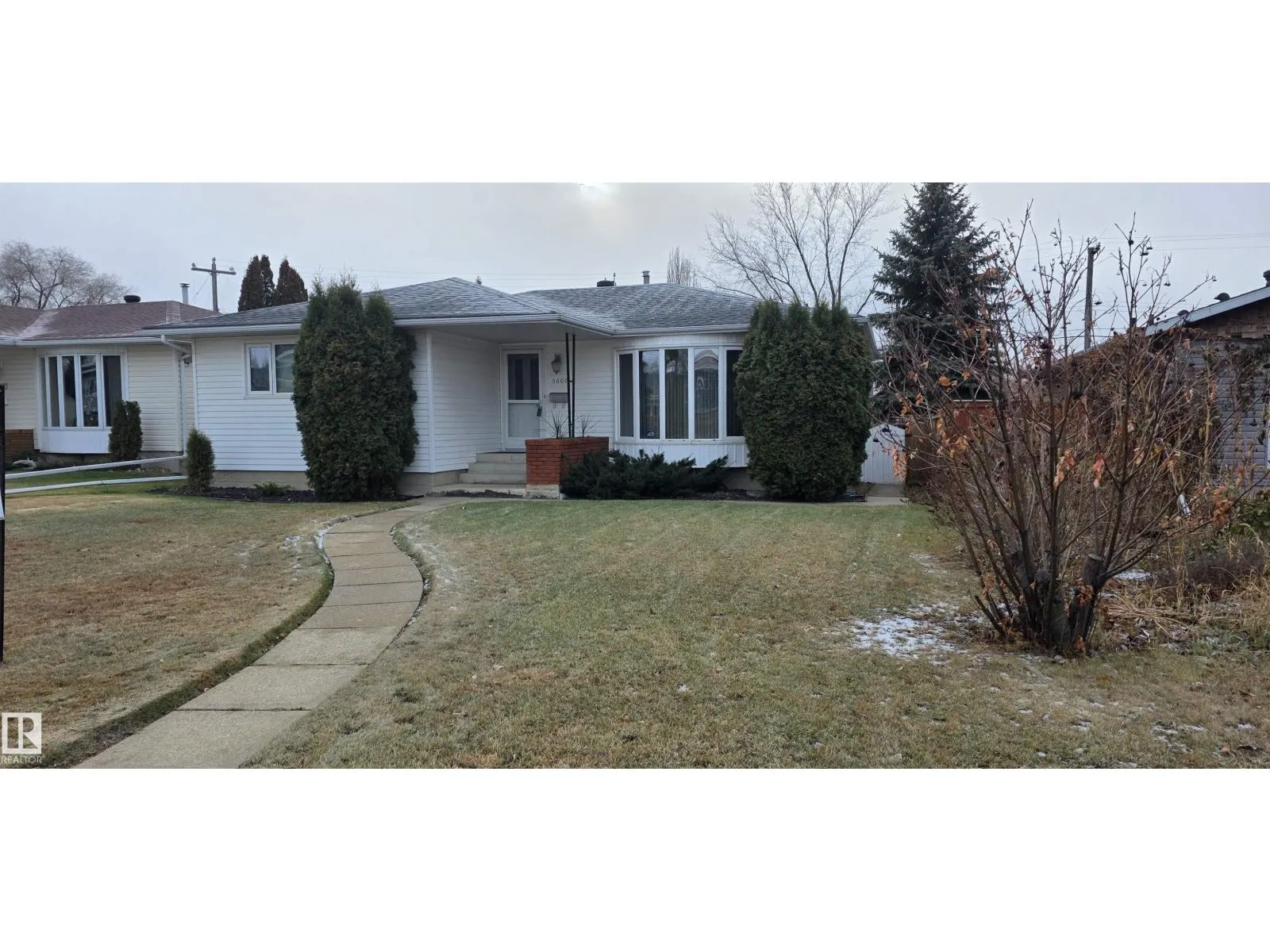 House for rent: 5607 97 Av Nw, Edmonton, Alberta T6B 1C3