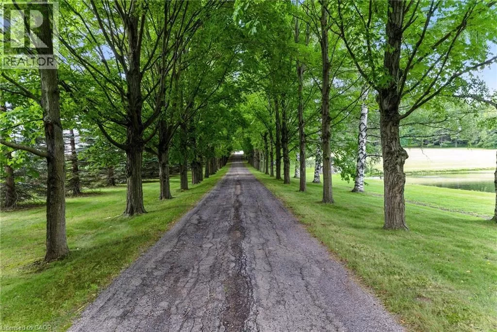 561 7th Concession Road E, Flamborough, Ontario L8B 1T8