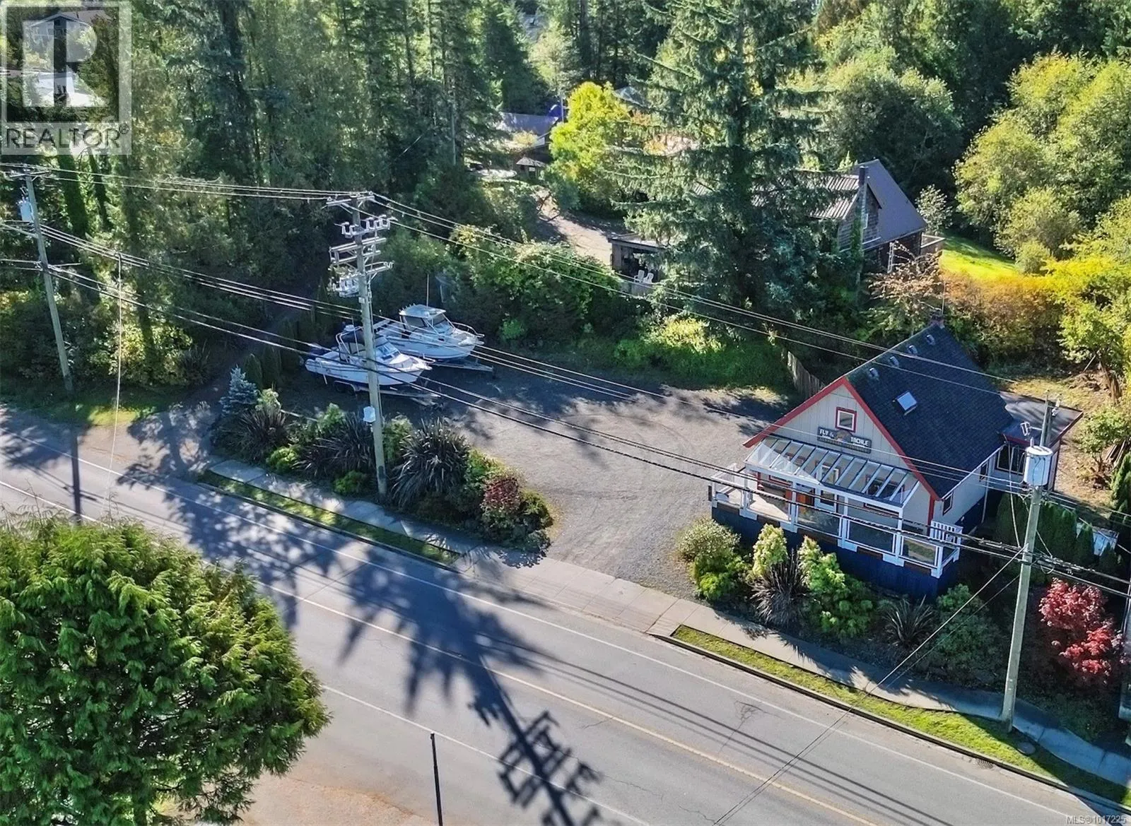 Commercial Mix for rent: 561 Campbell St, Tofino, British Columbia V0R 2Z0