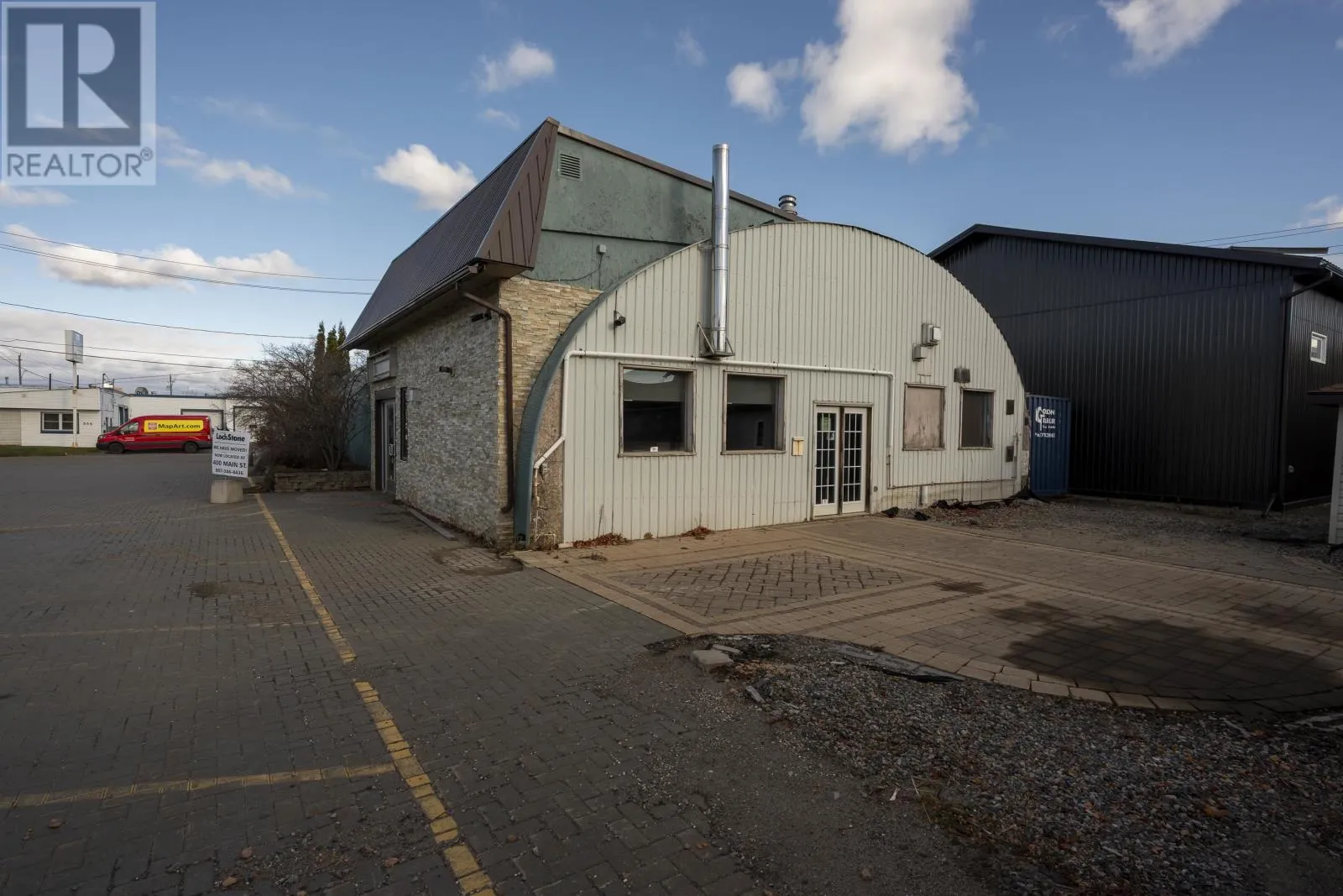 561 Tenth Ave., Thunder bay, Ontario P7B 2R3