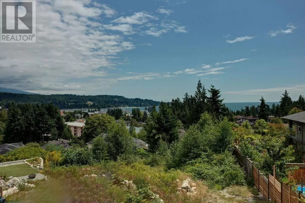 5618 Dungeness Place, Sechelt, British Columbia V0N 1V5