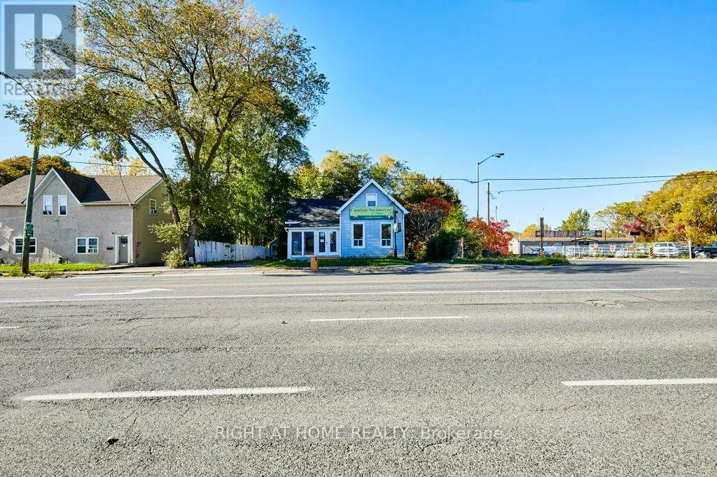 Residential Commercial Mix for rent: 562 Simcoe Street S, Oshawa, Ontario L1H 4K2