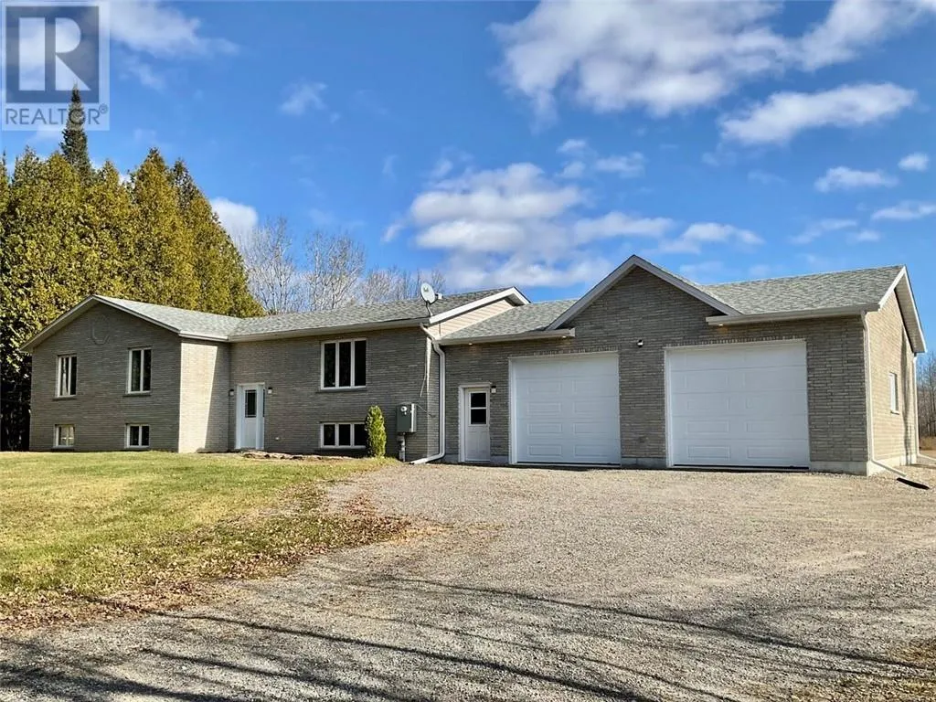 House for rent: 563 Montee Principale, Azilda, Ontario P0M 1B0