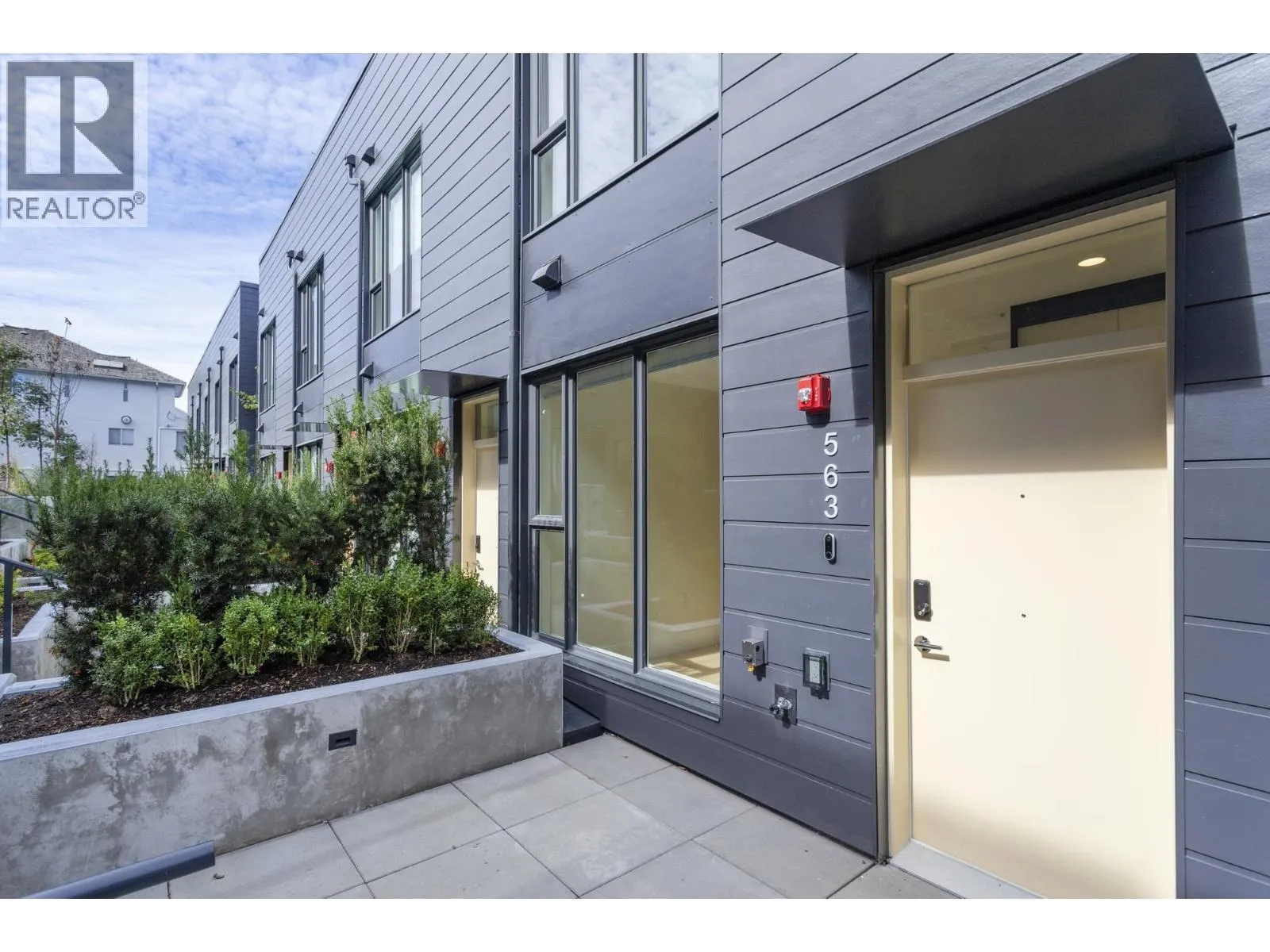 Row / Townhouse for rent: 563 W 26th Avenue, Vancouver, British Columbia V5Z 2E4