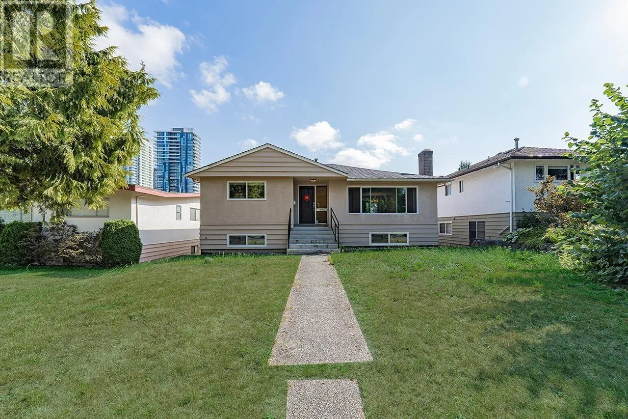 House for rent: 564 64th Street, Vancouver, British Columbia V6P 2K9