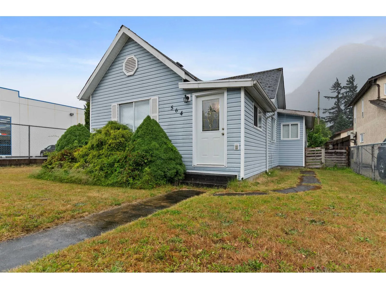 House for rent: 564 Wallace Street|hope, Hope, British Columbia V0X 1L0