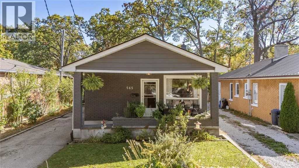 House for rent: 565 Errol Road, Sarnia, Ontario N7V 2B9