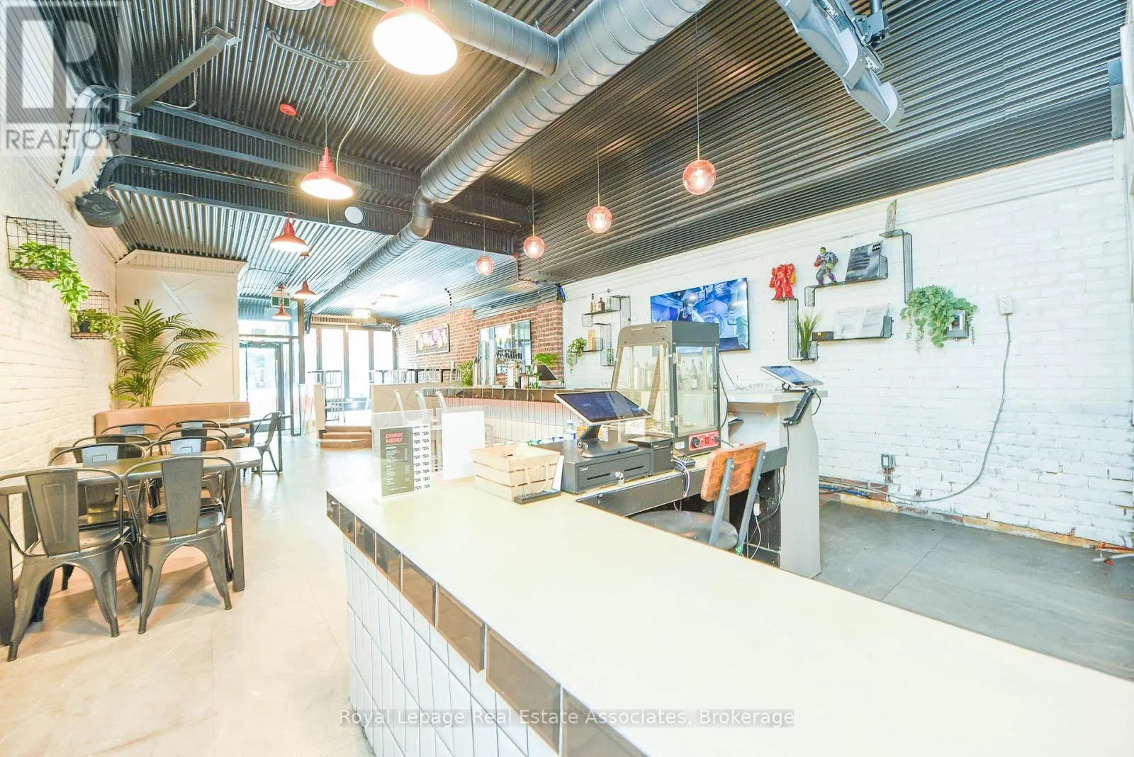 566 Queen Street W, Toronto, Ontario M5V 2B5