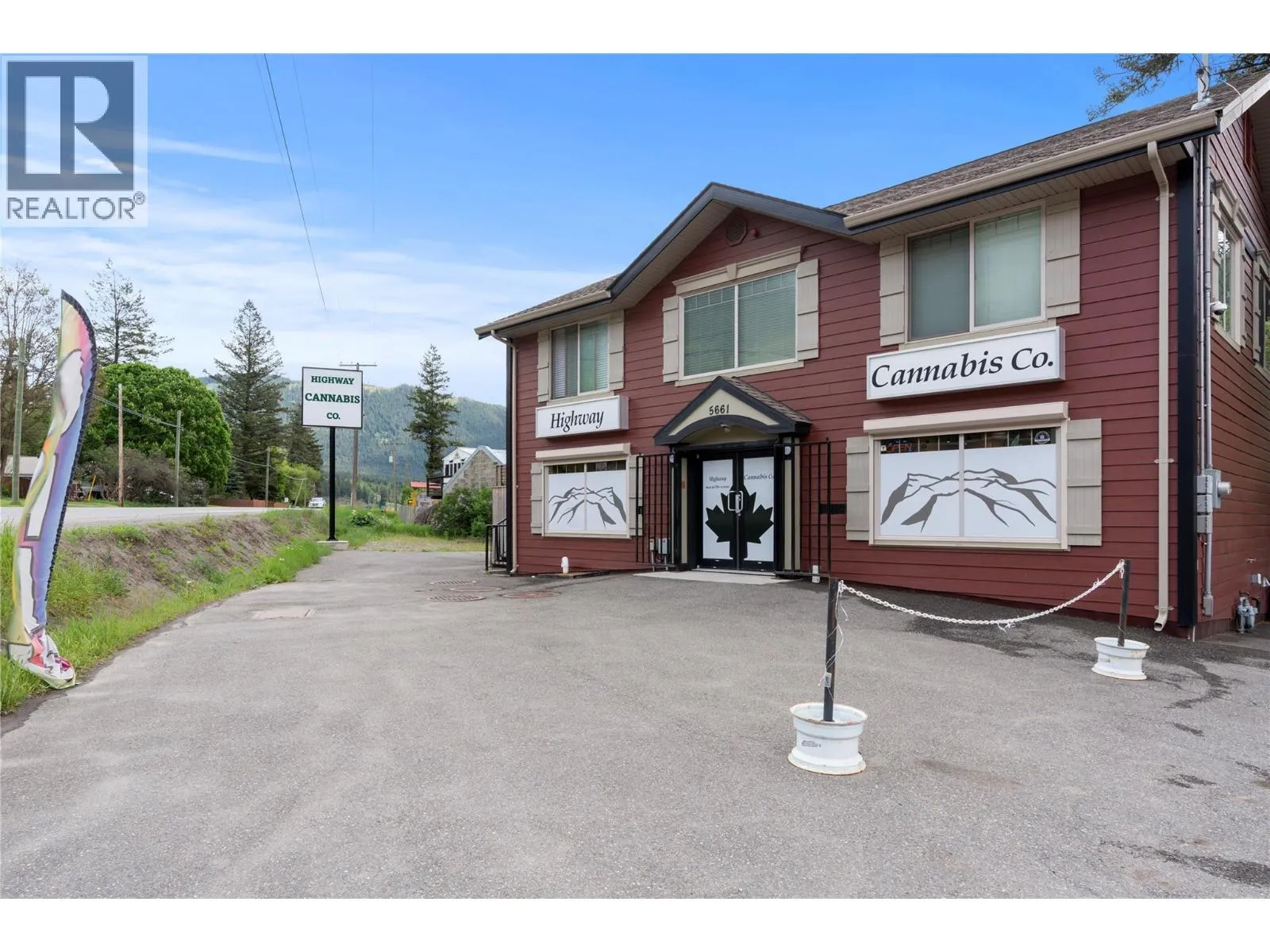 Residential Commercial Mix for rent: 5661 97 Highway, Falkland, British Columbia V0E 1W0
