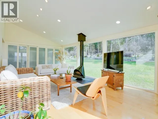 House for rent: 5667 Gillies Bay Rd Road, Texada Island, British Columbia V0N 1W0