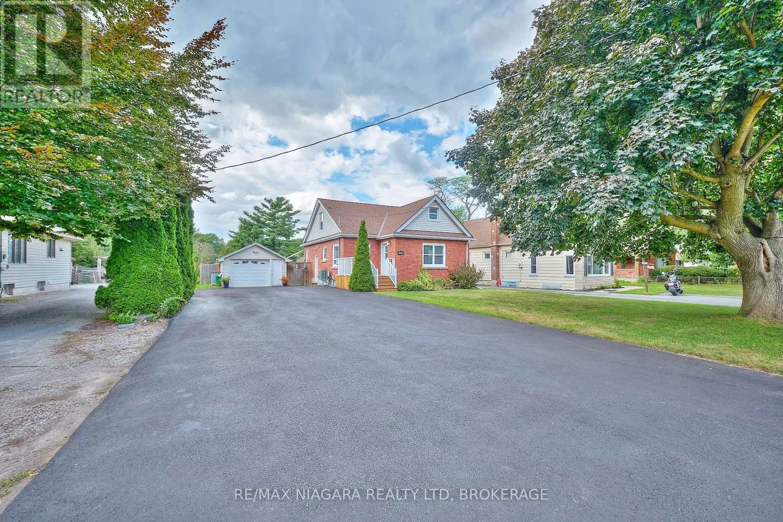 House for rent: 5667 Montrose Road, Niagara Falls, Ontario L2H 1K9