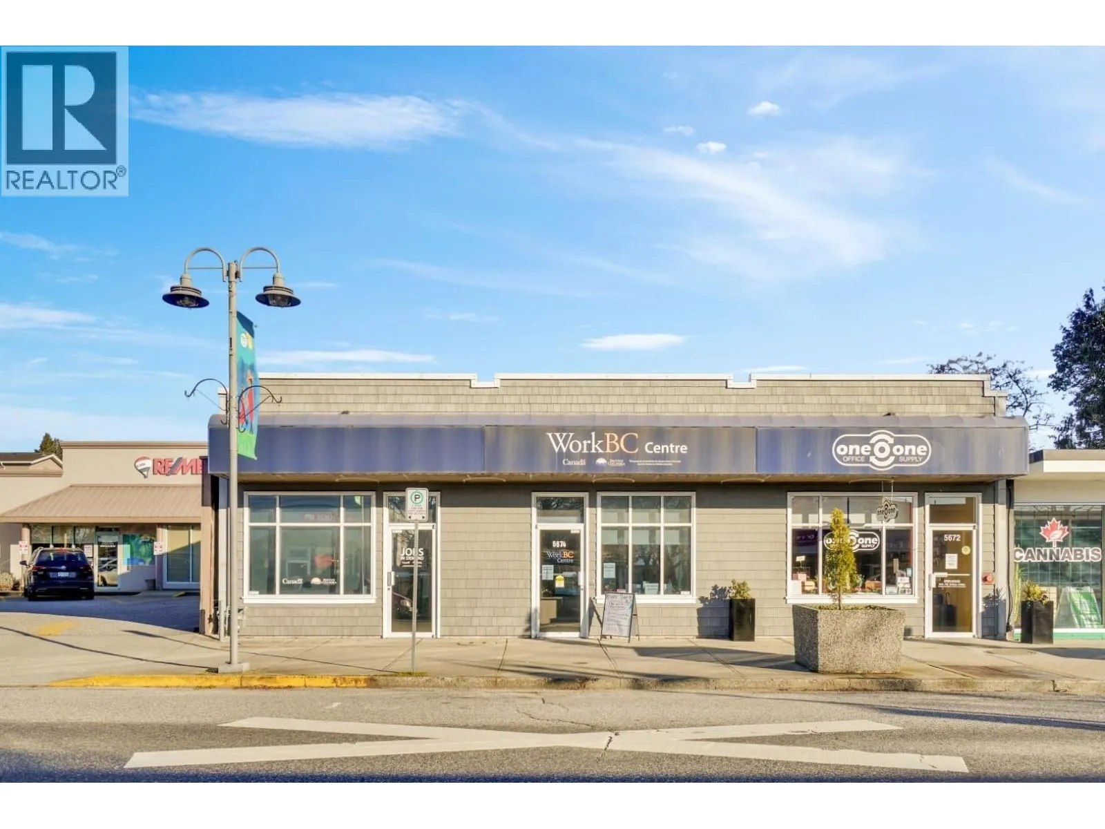 5672 Cowrie Street, Sechelt, British Columbia V0N 3A6