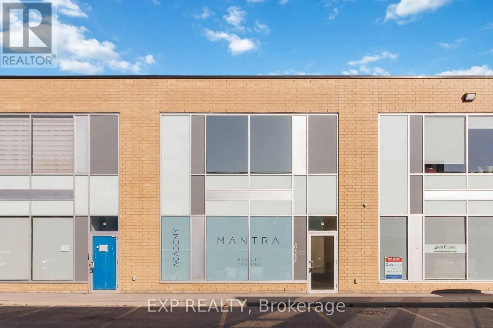 57 - 1215 Queens Way E, Mississauga, Ontario L4Y 0G4