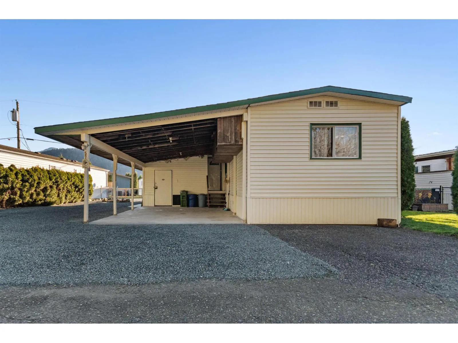 Manufactured Home for rent: 57 5742 Unsworth Road|sardis South, Chilliwack, British Columbia V2R 4P5