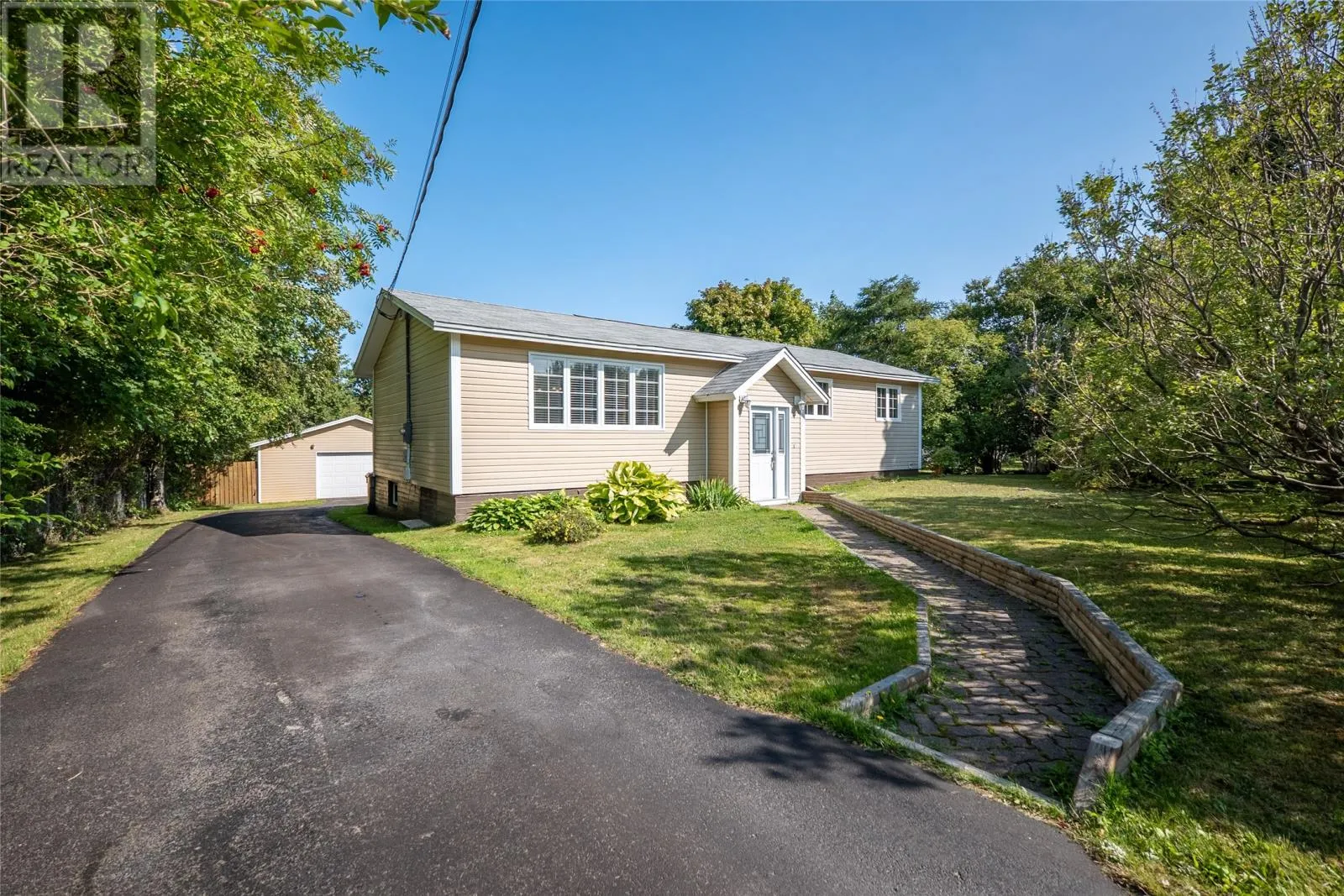 House for rent: 5-7 Bayview Heights, Conception Bay South, Newfoundland & Labrador A1X 7R7