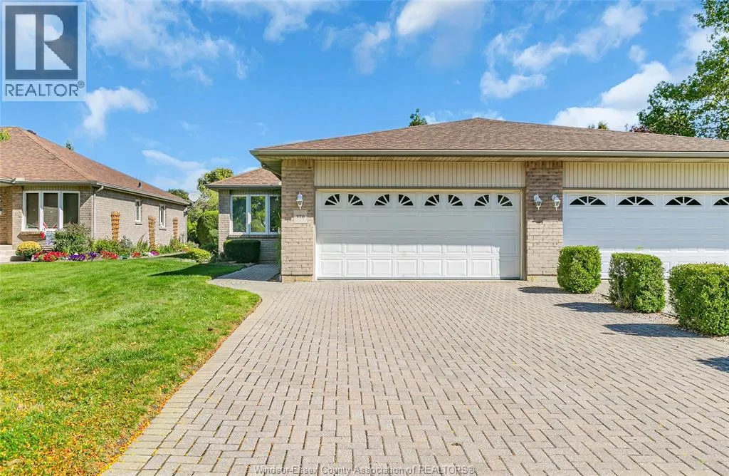 Row / Townhouse for rent: 570 Rodfam, Windsor, Ontario N9G 2W1