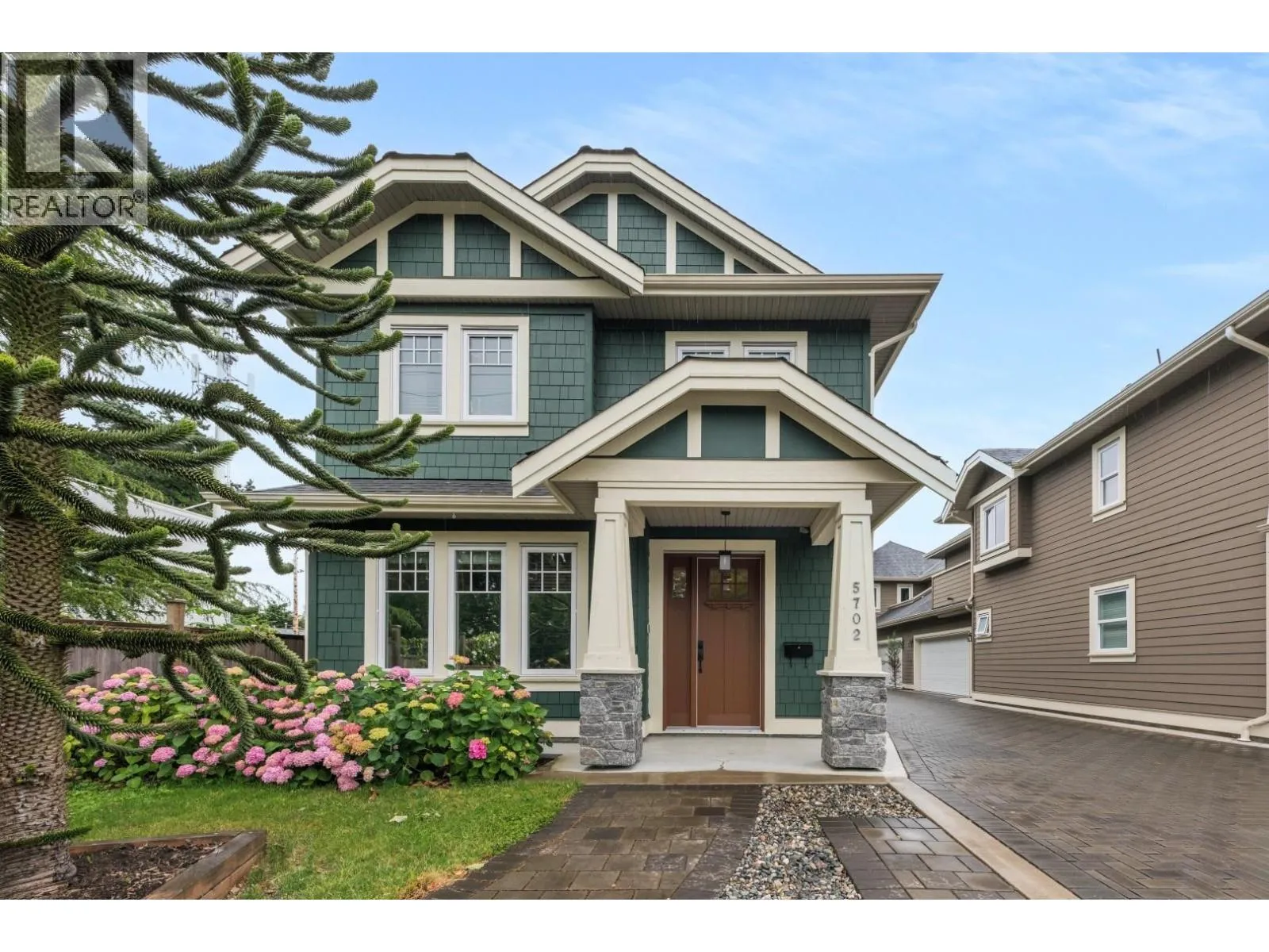 Duplex for rent: 5702 Williams Road, Richmond, British Columbia V7E 1K3