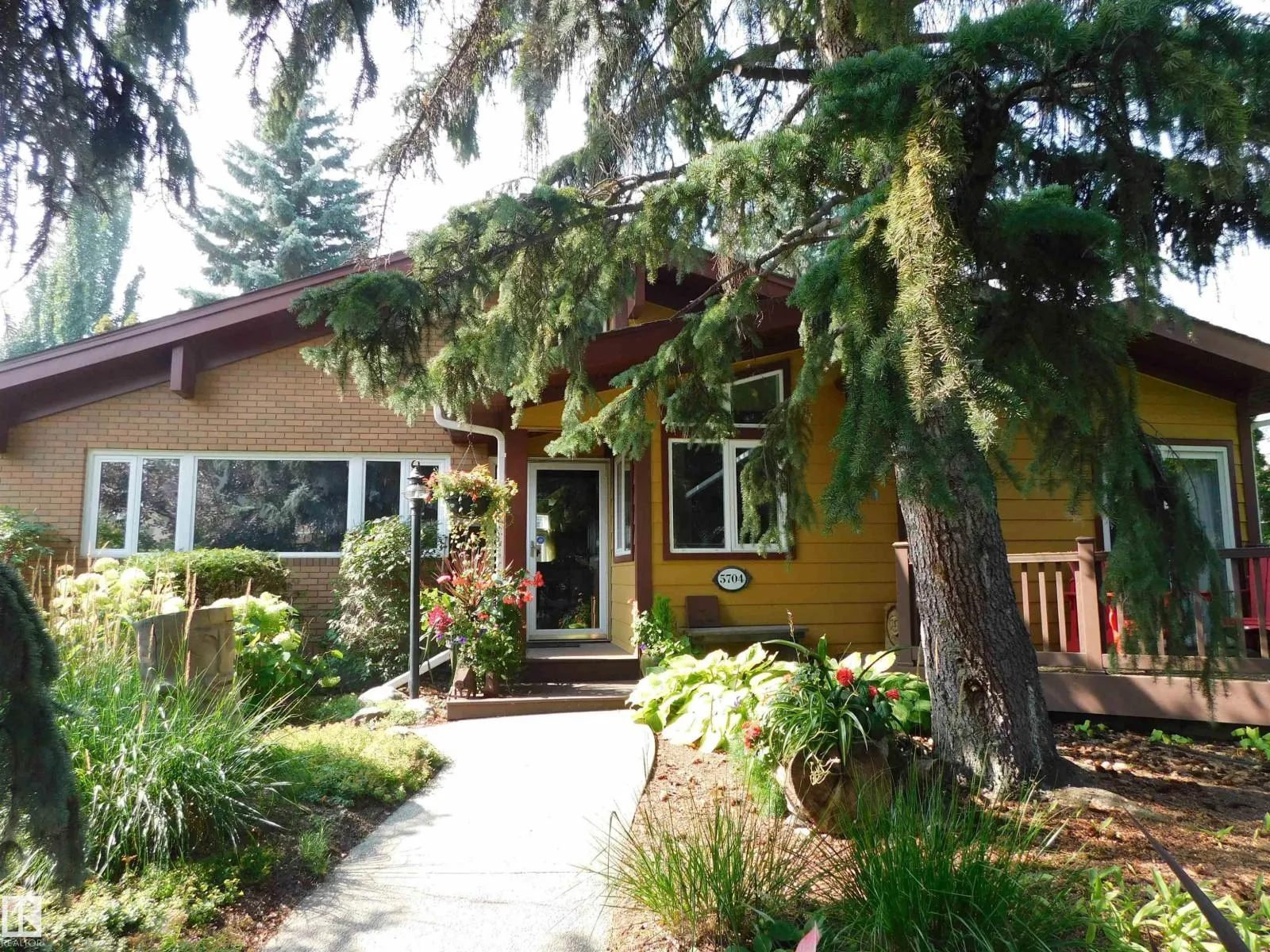 House for rent: 5704 144 St Nw, Edmonton, Alberta T6H 4H4