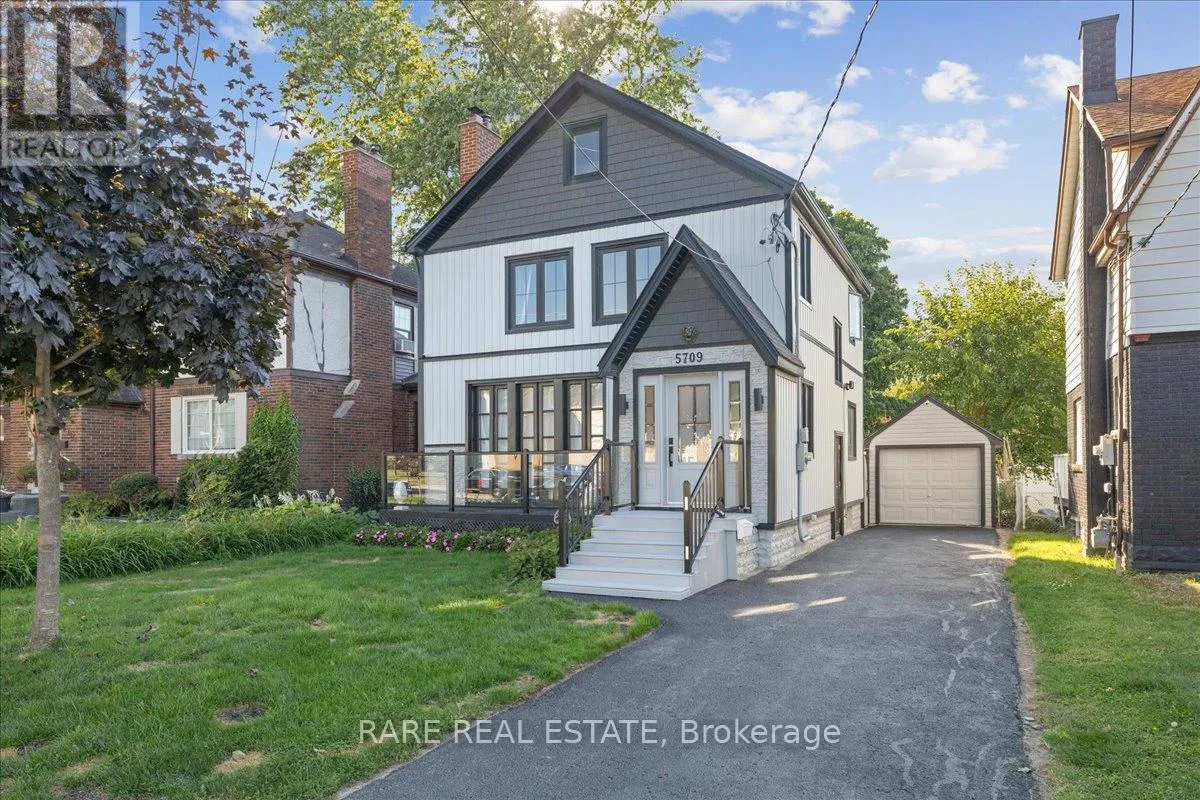 House for rent: 5709 Dorchester Road, Niagara Falls, Ontario L2G 5S5