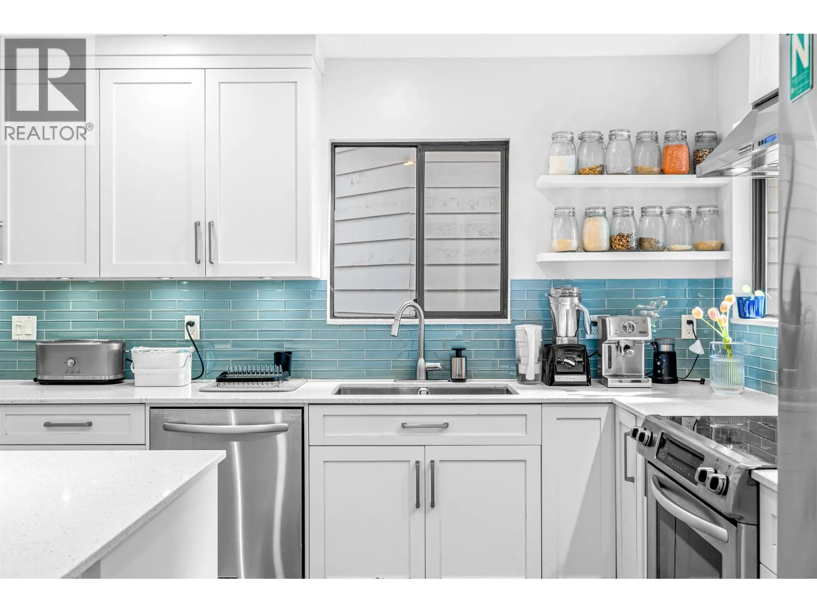 Row / Townhouse for rent: 5709 Owl Court, North Vancouver, British Columbia V7R 4V1