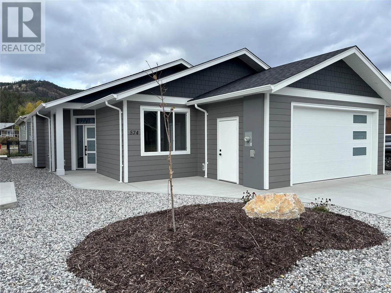 House for rent: 574 Meadowlark Avenue, Vernon, British Columbia V1H 2A1