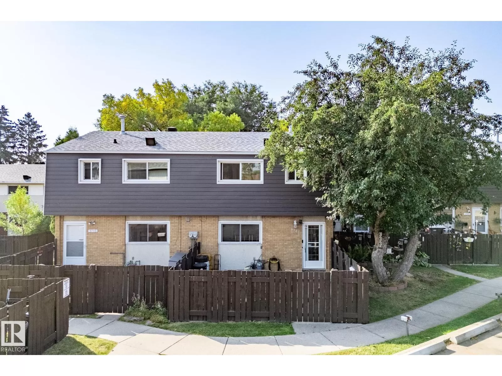 Row / Townhouse for rent: 5741 144 Av Nw, Edmonton, Alberta T5A 1K6