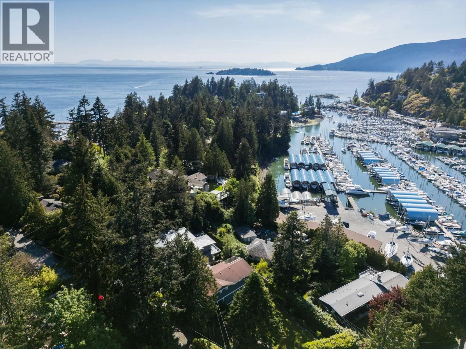 House for rent: 5755 Telegraph Trail, West Vancouver, British Columbia V7W 1R3