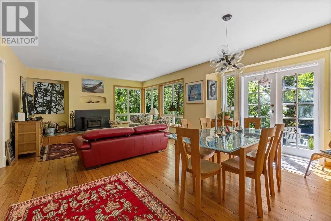 House for rent: 576 Cates Hill Road, Bowen Island, British Columbia V0N 1G2