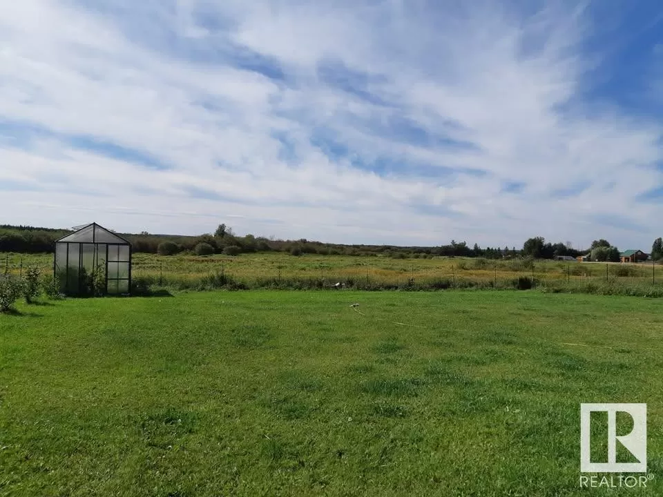 No Building for rent: #577 461032 Hwy 13, Rural Wetaskiwin County, Alberta T0C 0T0