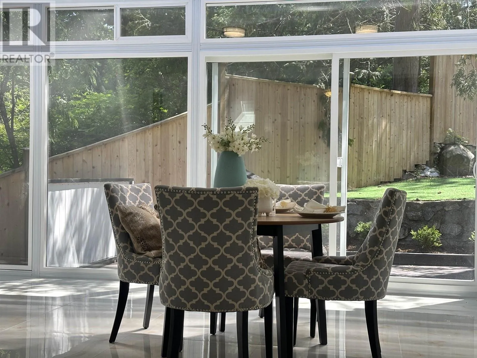 House for rent: 5791 Telegraph Trail, West Vancouver, British Columbia V7W 1R5