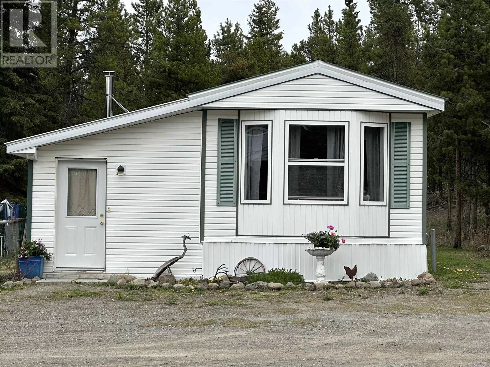 Manufactured Home/Mobile for rent: 5793 Little Fort 24 Highway, 100 Mile House, British Columbia V0K 2E2