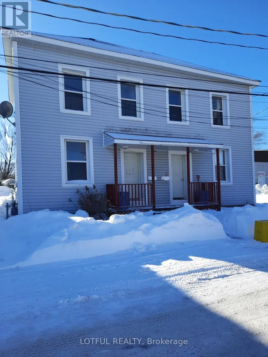 Triplex for rent: 58 Lower - 60 Victoria Avenue, Smiths Falls, Ontario K7A 2P4