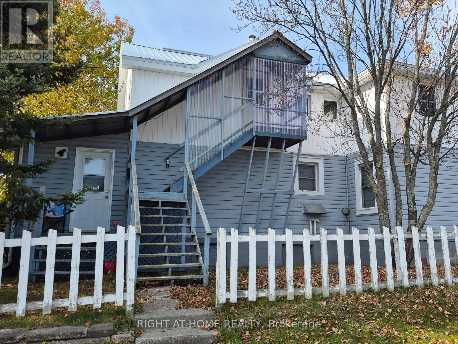 Duplex for rent: 58 Second Street E, Kirkland Lake, Ontario P2N 1R5