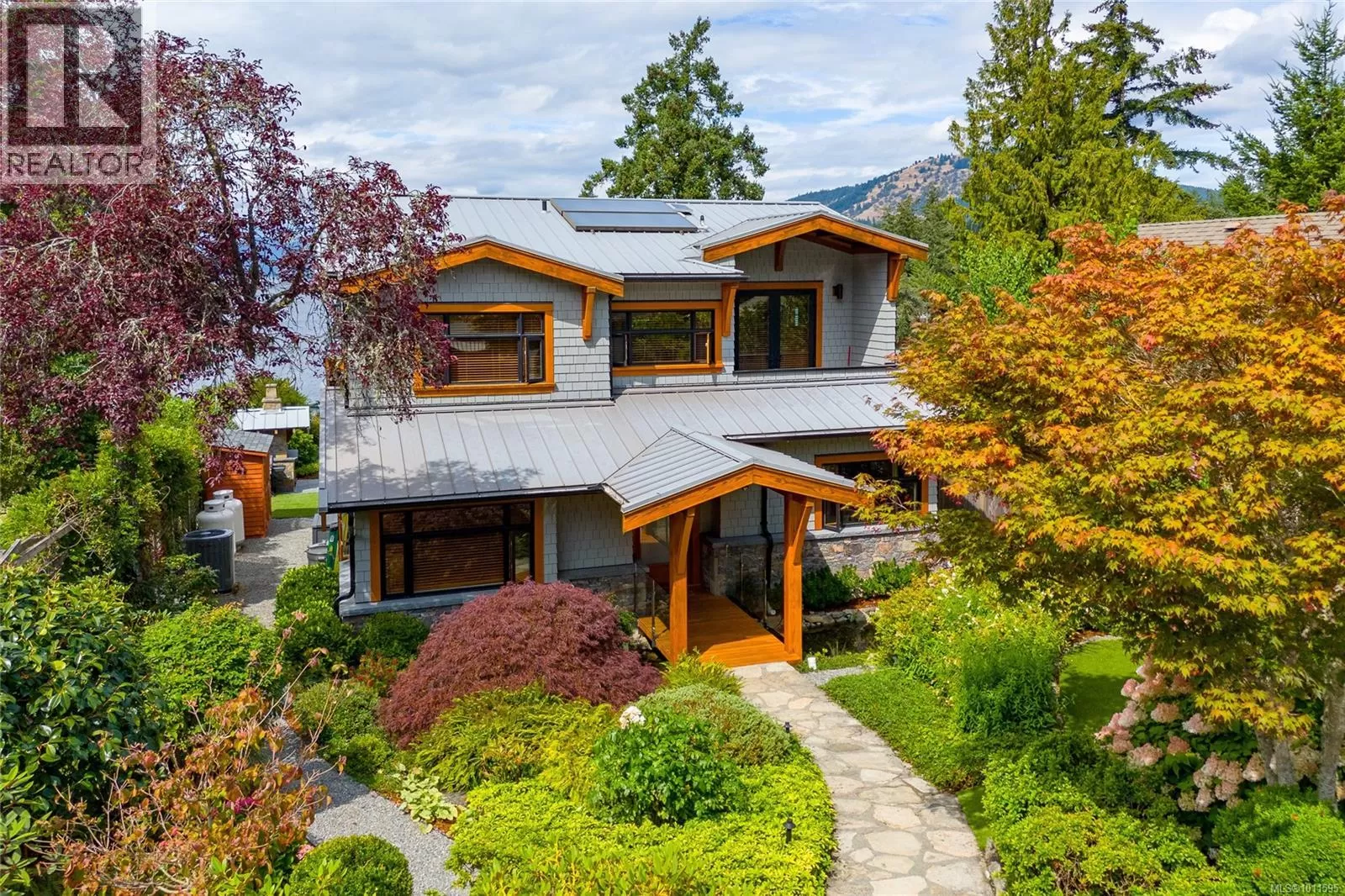 House for rent: 580 Meldram Dr, North Saanich, British Columbia V8L 5V8