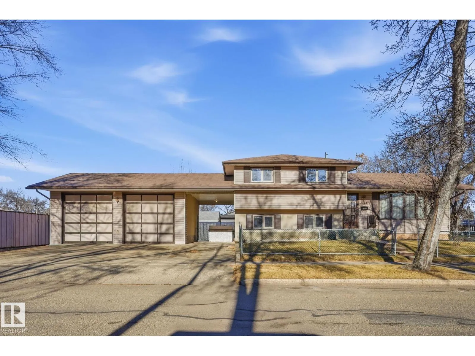 House for rent: 5802 42 Ave, Camrose, Alberta T4V 2S1