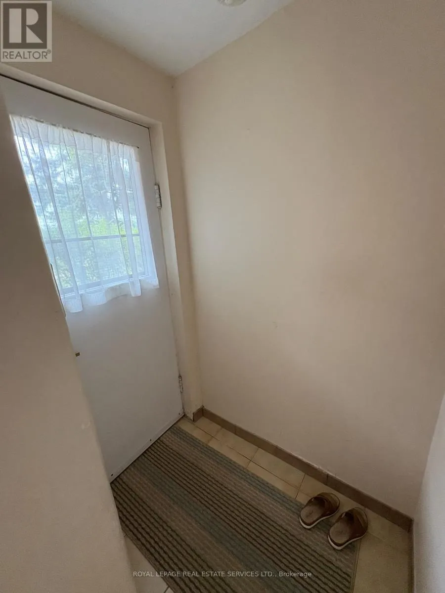 House for rent: 581 Mc Roberts Avenue, Toronto, Ontario M2P 2E3