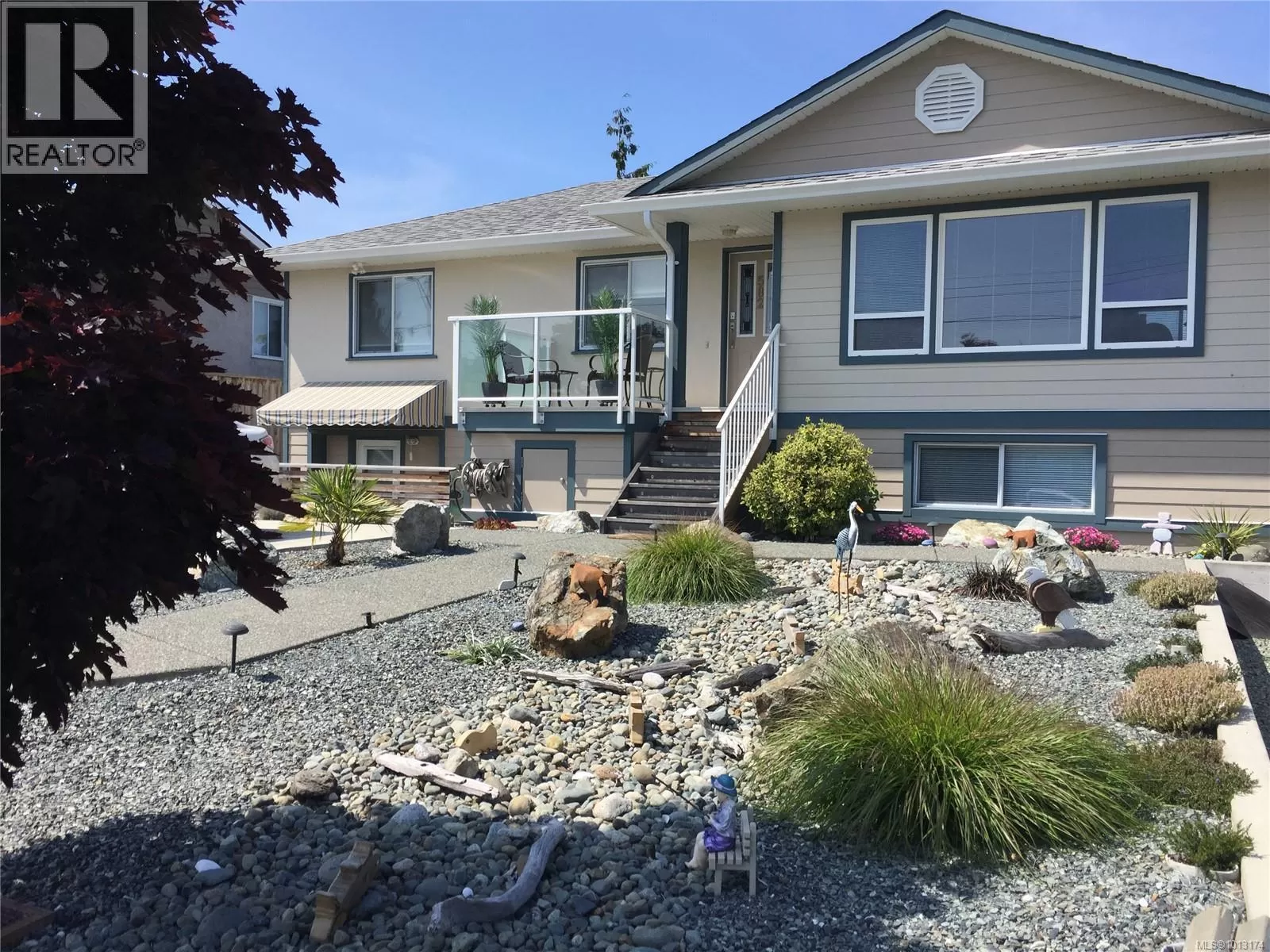 House for rent: 582 Baxter Ave, Saanich, British Columbia V8Z 2G7