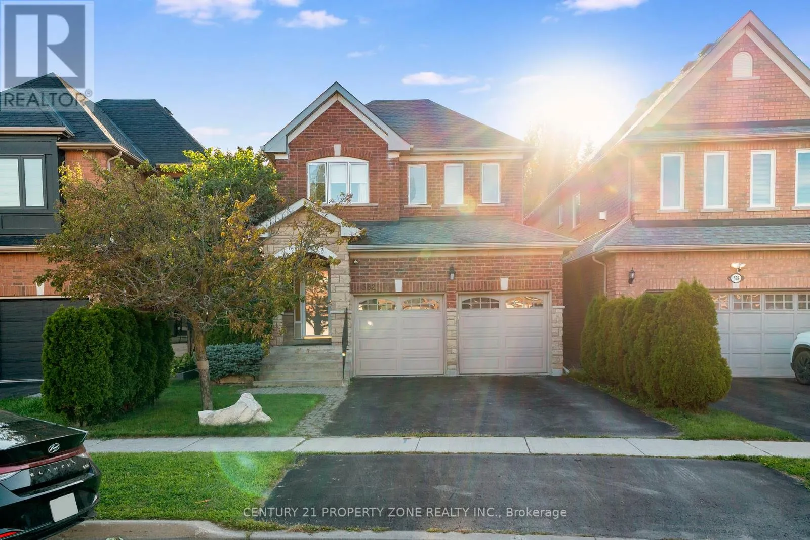 House for rent: 582 Plantation Gate, Newmarket, Ontario L3X 2C2