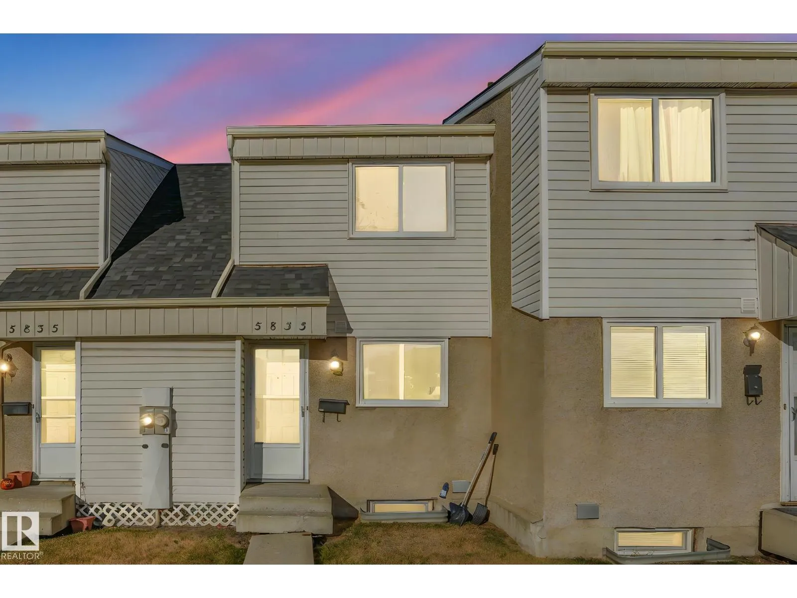 Row / Townhouse for rent: 5833 Riverbend Rd Nw, Edmonton, Alberta T6H 5A8