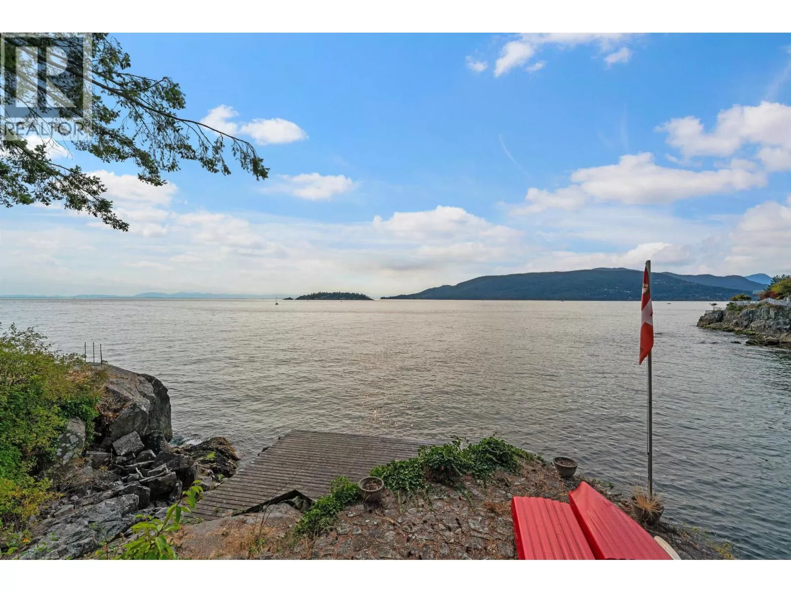 House for rent: 5834 Eagle Island, West Vancouver, British Columbia V7W 1V5