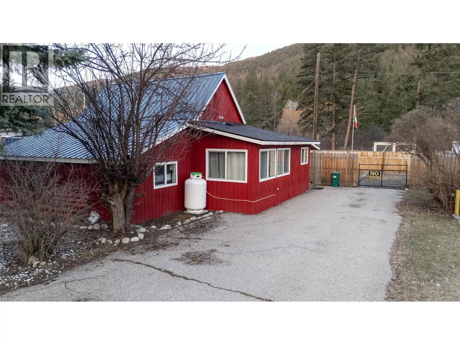 House for rent: 5844 Highway 33, Beaverdell, British Columbia V0H 1Y0