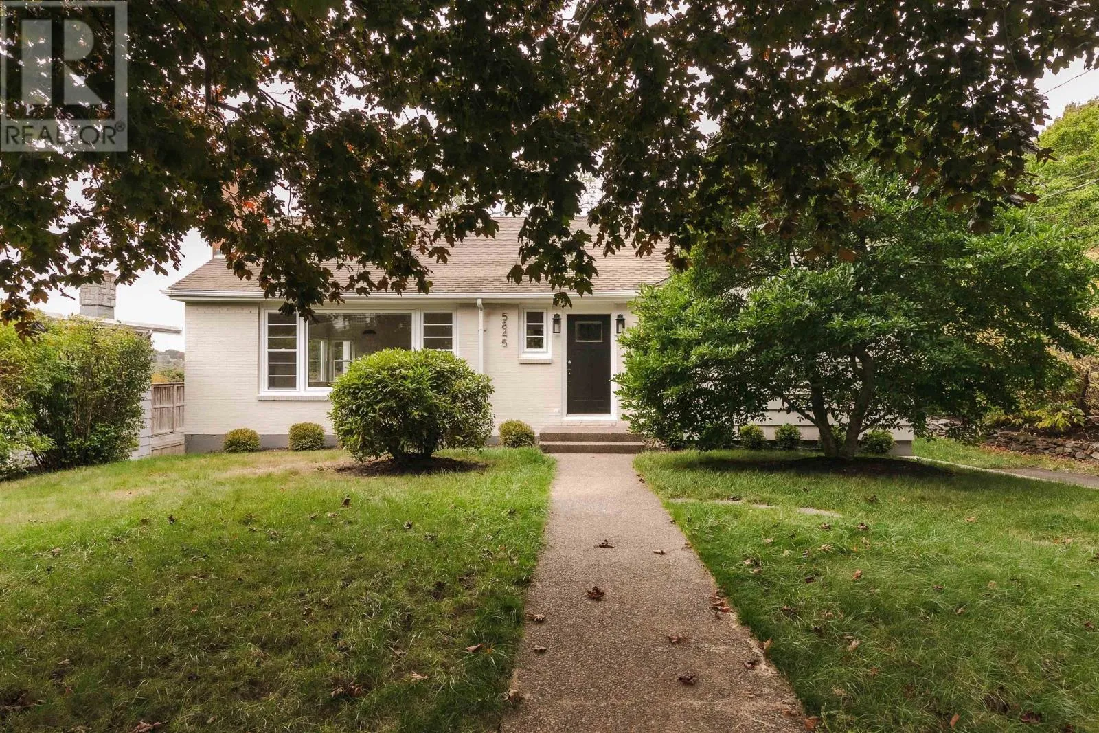 House for rent: 5845 Inglewood Drive, Halifax, Nova Scotia B3H 1B2