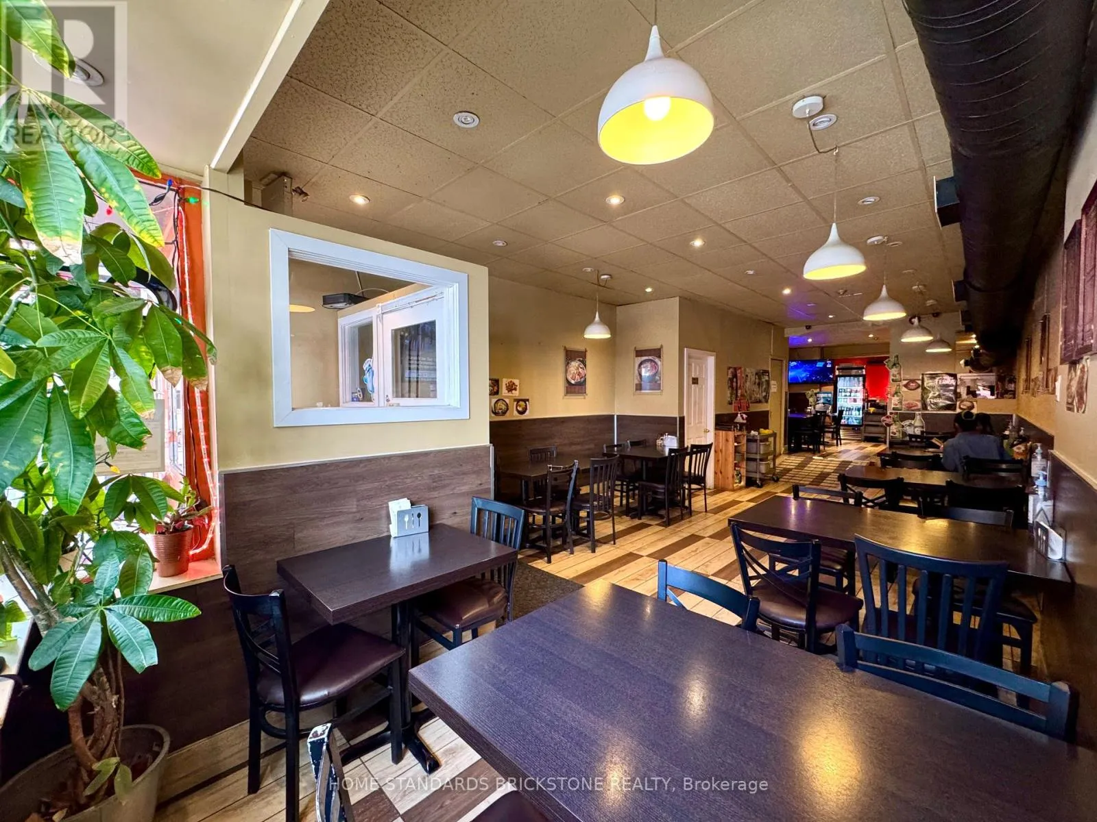 586 Bloor Street W, Toronto, Ontario M6G 1K4