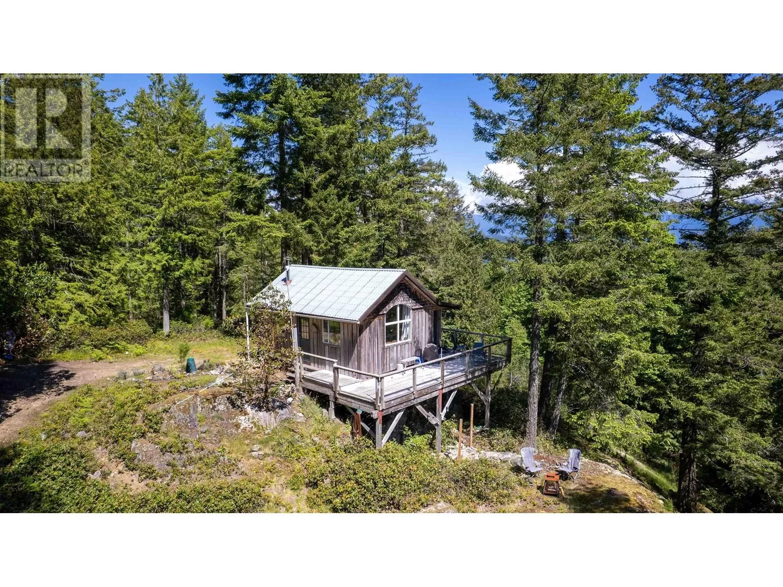 House for rent: 586 Treasure Trove Road, Keats Island, British Columbia V0N 1V0