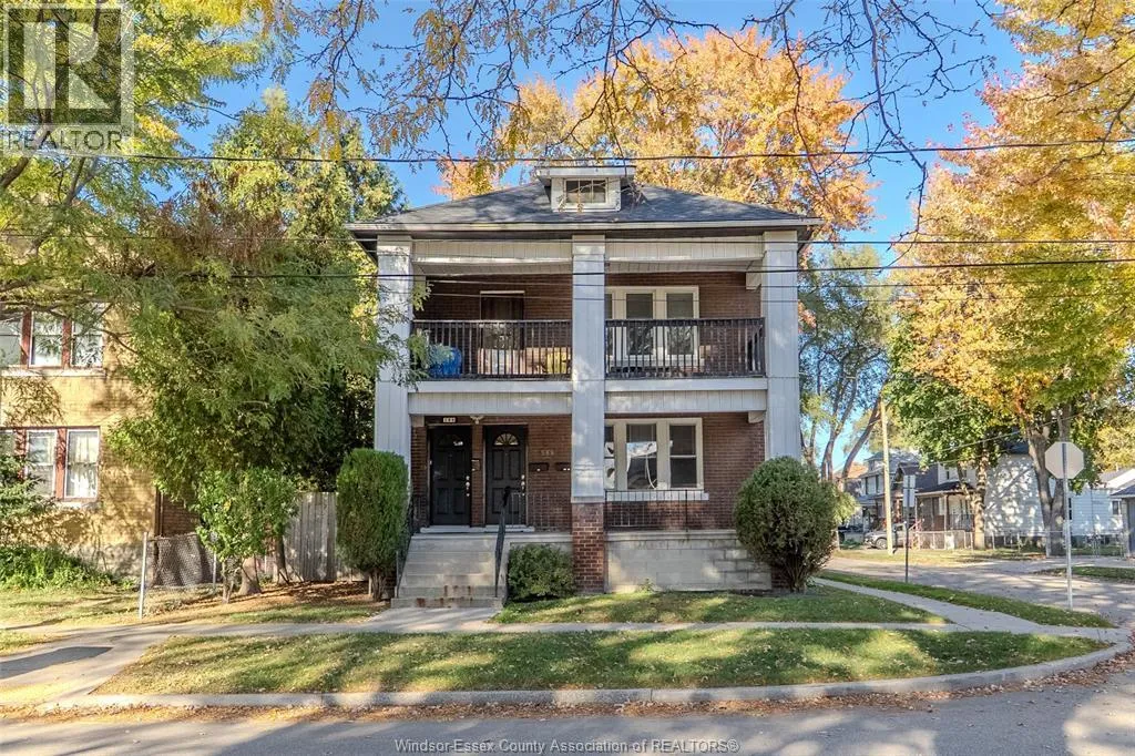 Duplex for rent: 586-588 South Street, Windsor, Ontario N9C 2W9