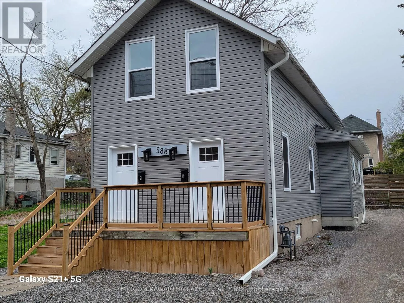 Duplex for rent: 588 Wolfe Street, Peterborough, Ontario K9J 2L8