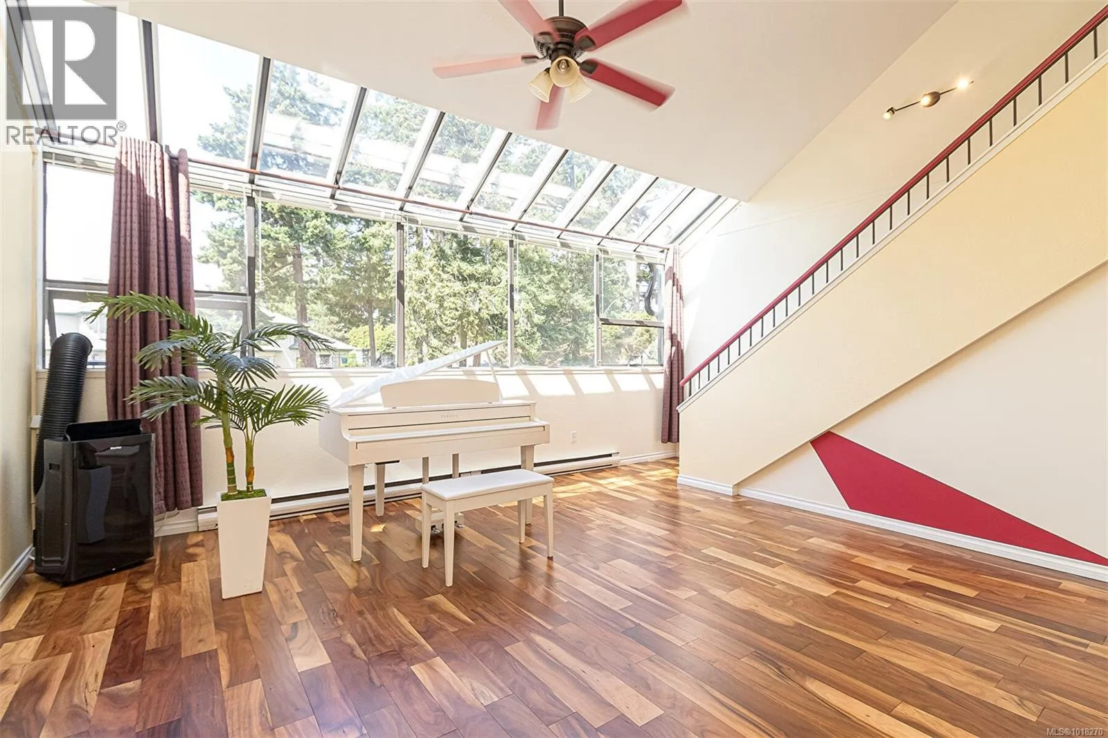 Apartment for rent: 589a 4678 Elk Lake Dr, Saanich, British Columbia V8Z 5M1